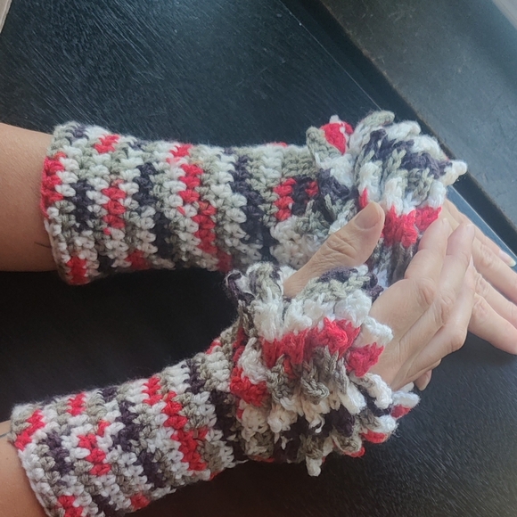 Accessories - Beautiful Crochet Fingerless Gloves